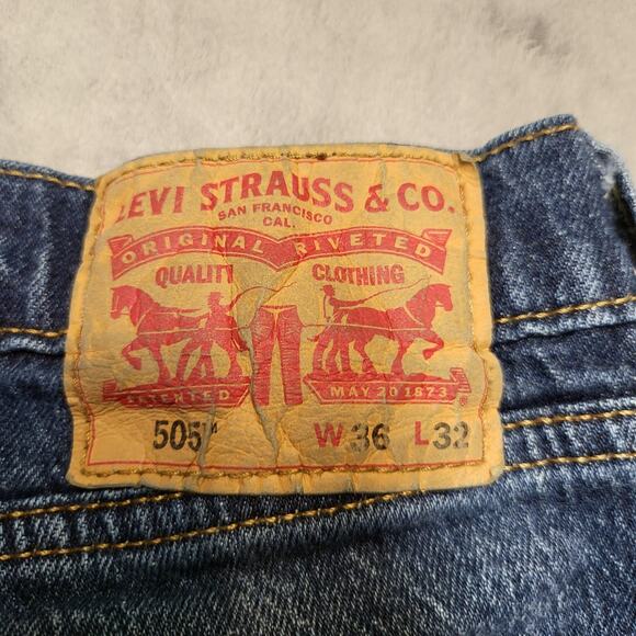 Levis 505 Jeans Mens 35x30 Blue Denim Straight Leg Medium Wash Classic Fit - Picture 3 of 10